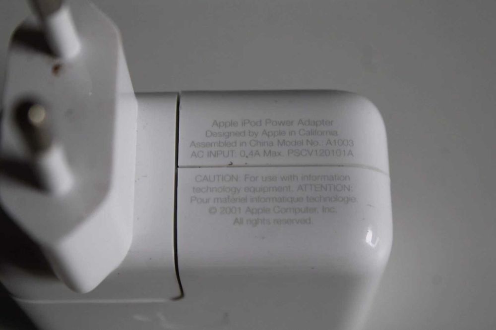 Apple A1003 Оригинално Зарядно за iPod FireWire Адаптер Перфектно Състояние Без Кабел