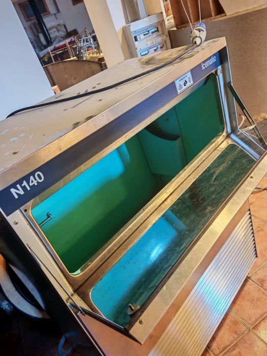 Mașina Aparat Gheață 140 kg/ ora Profesional A