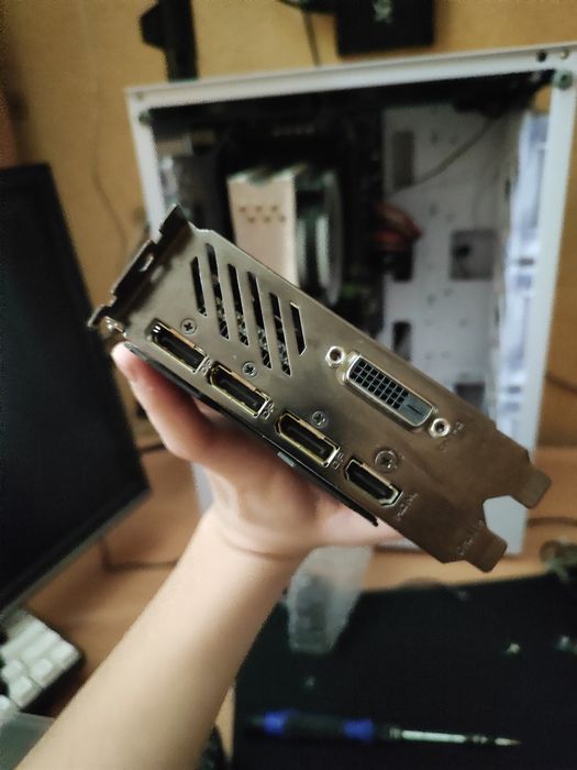 Radeon™ RX 470 G1 Gaming 4G в идеальном состоянии