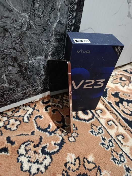Продам Телефон Виво у 23 за  70000