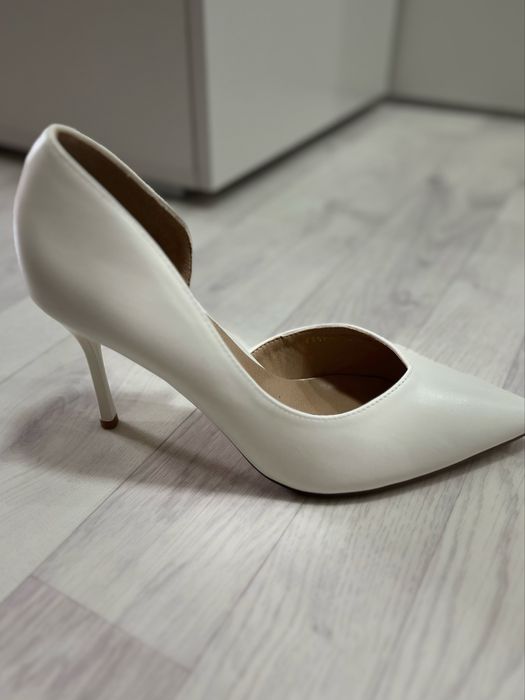 Туфли белые классические