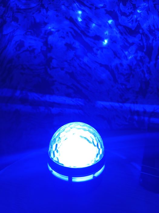 Led cu 6 lumini ,cu încărcător,cu telecomanda