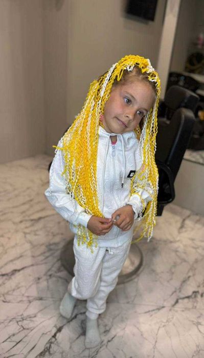 Косички за момичета - стил и усмивки.