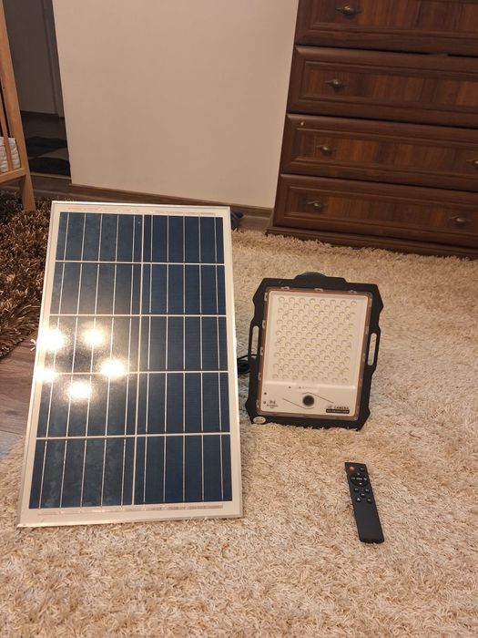 Vand Lampa solara  300 w cu panou . Camera