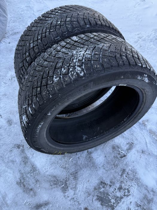 Продам резину 285 45 r21