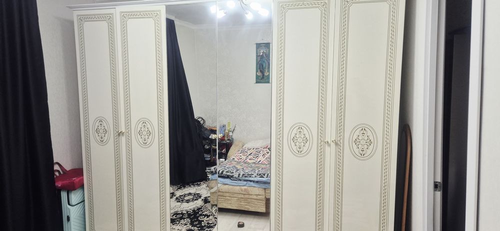 Продам шкаф для спальни, самовывоз.