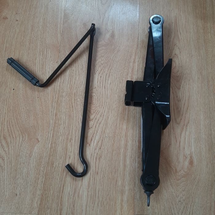 Продам домкрат новый