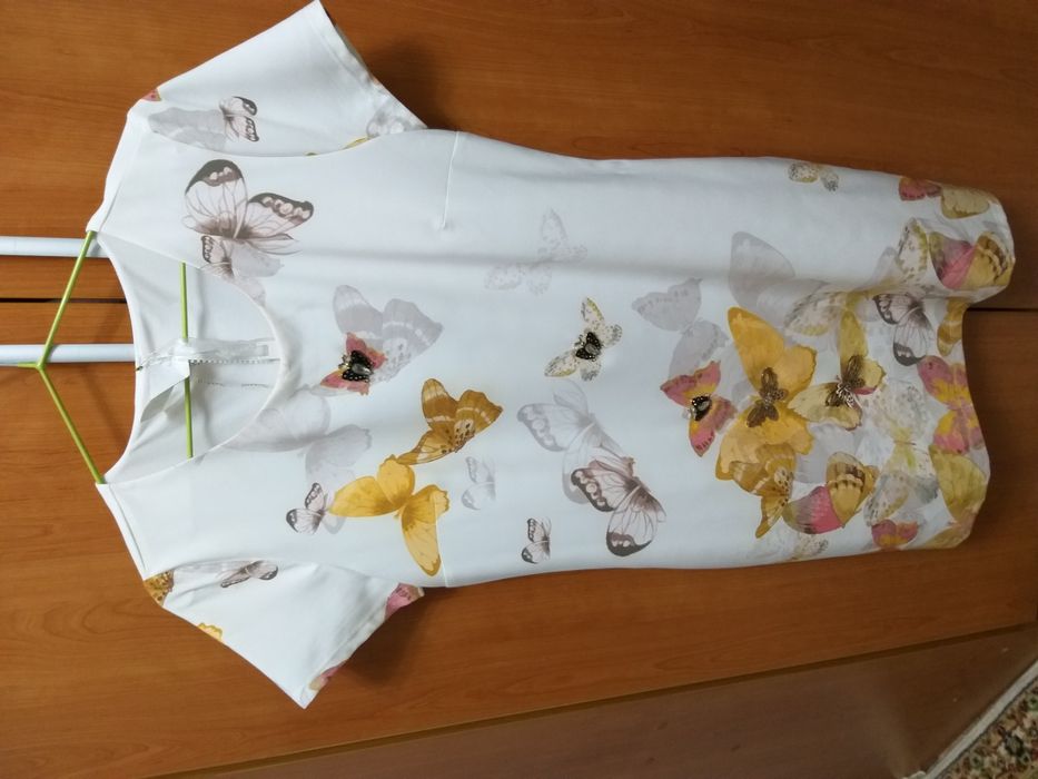 Платье с бабочками