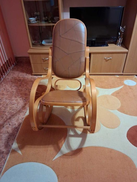 Продавам люлеещ се стол
