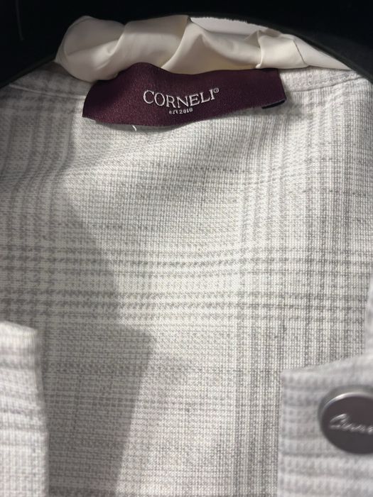 Рубашка - ветровка стильная с капюшоном (Новая)