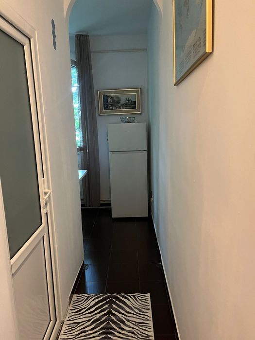 Închiriez garsonieră