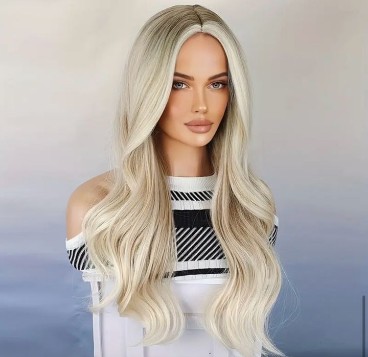 Луксозна руса перука с къдрици – 66 см обем и естествен блясък