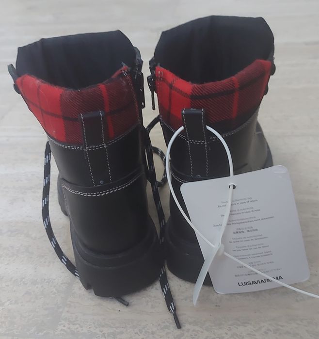 Ghete de firmă noi cu etichetă firma DSQUARED2