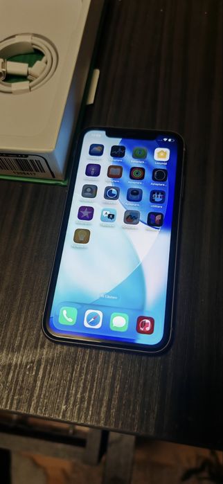 Iphone 11  baterie 100% neverlocked Garanție 2 ani Flip