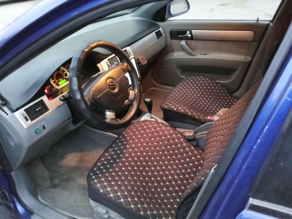 Продам  машину  Suzuki Forenza