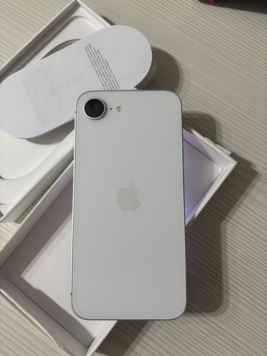 Iphone 16e белый, 128 Гб