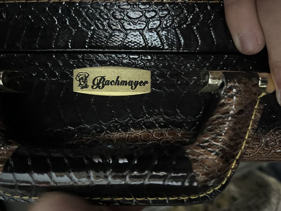 Servieta cu piele de crocadail