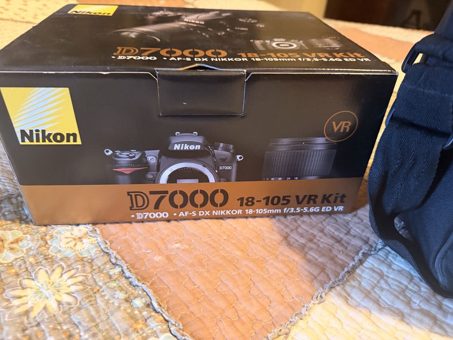 Nikon D7000 с два обектива
