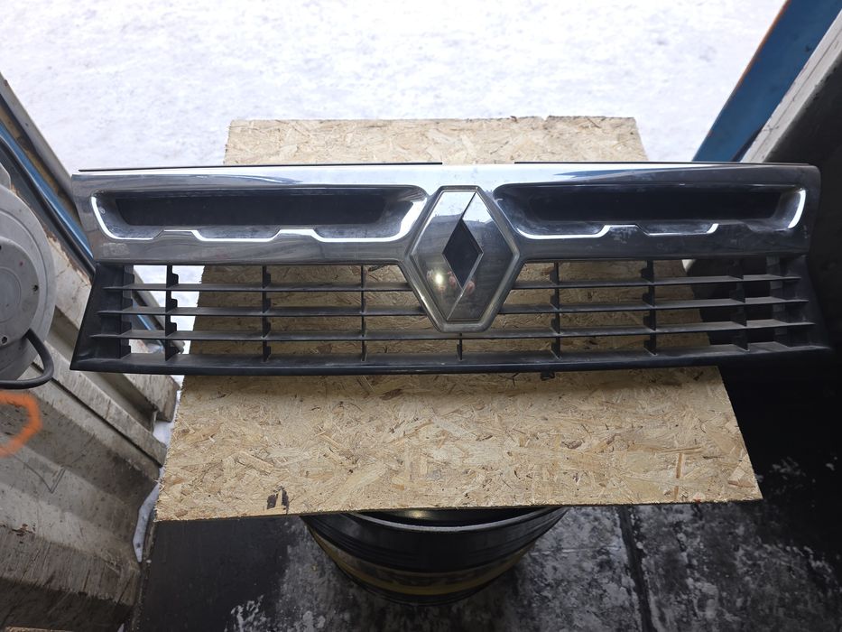 Решетка Радиатора/Бампера /Рено Дастер/Renault Duster