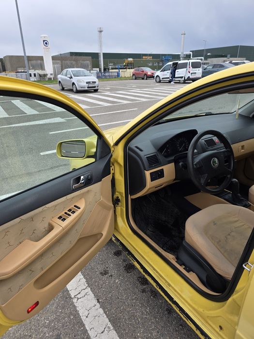 Skoda Fabia-Galben