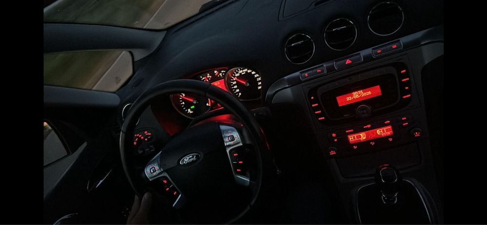 Vand .Ford S Max sau schimb cu audi a4