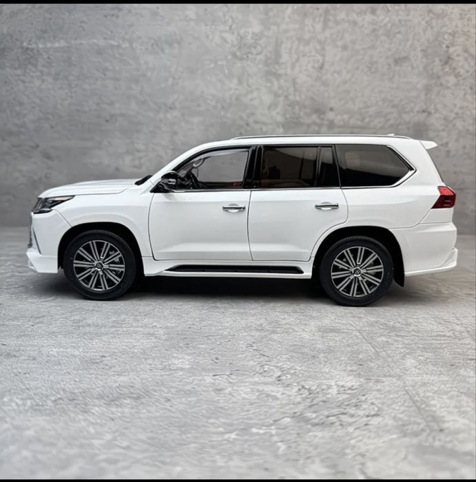 1/18 моделька lexus lx 570