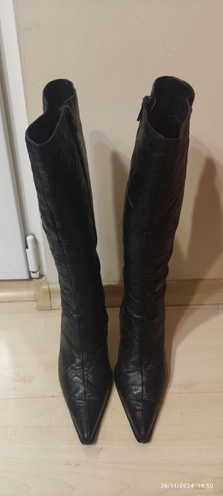 Продавам дамски кожени ботуши от естествена кожа