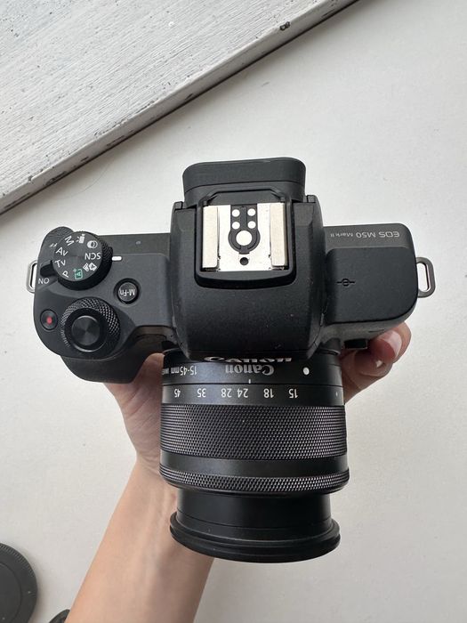Canon EOS M50 Mark II + обектив 15-45mm – чисто нова камера