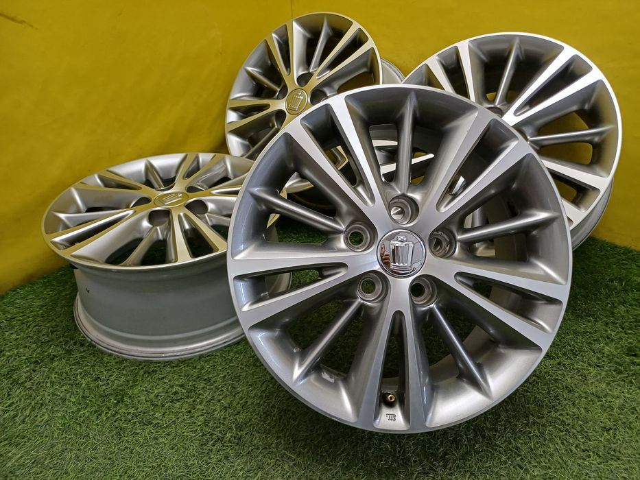 Диски R16 5x114.3 на Toyota Crown и другие.