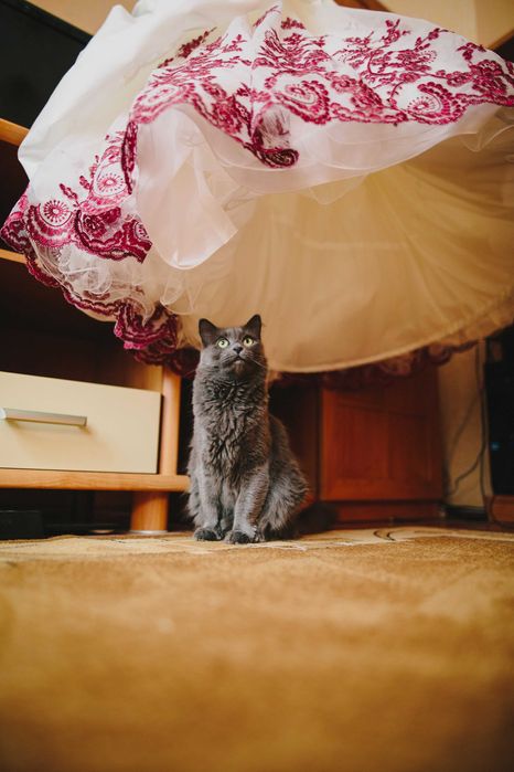 А - линия уникална сватбена рокля с бродерия бордо