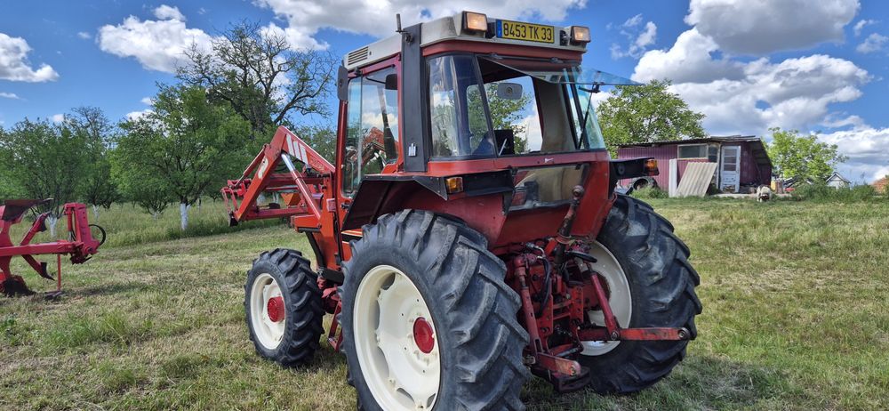 Tractor Case IH 745XL cu incarcator frontal