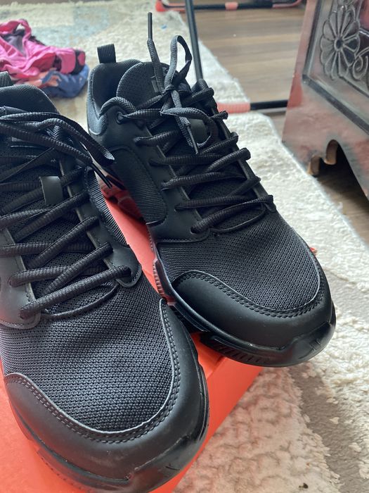 Продам кроссовки