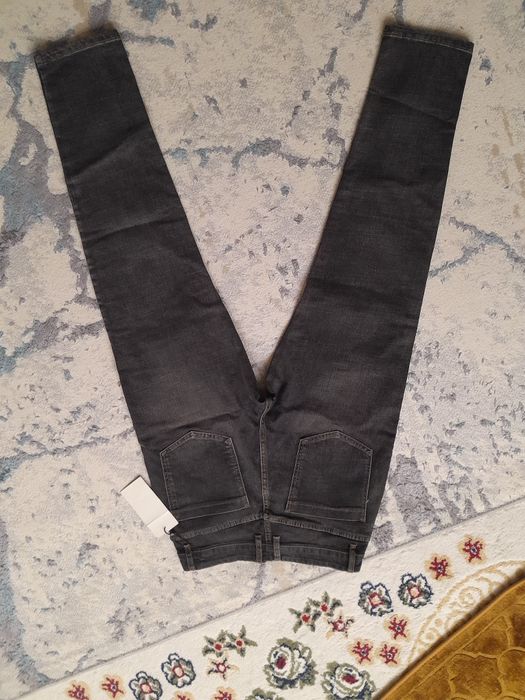 Продам новую джинсы