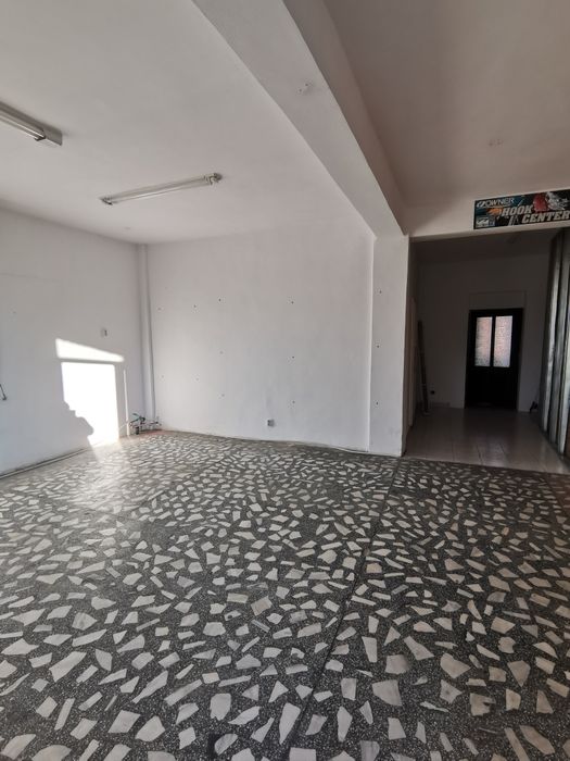 Spațiu comercial de închiriat la strada principală!