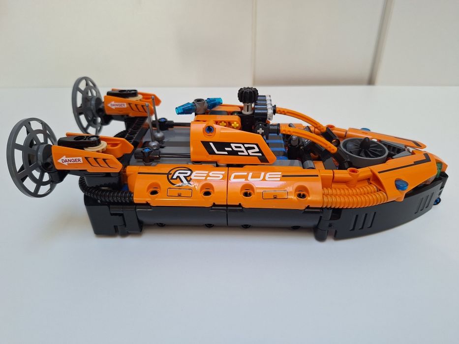 Lego Technic 42120 - Rescue Hovercraft - Complet