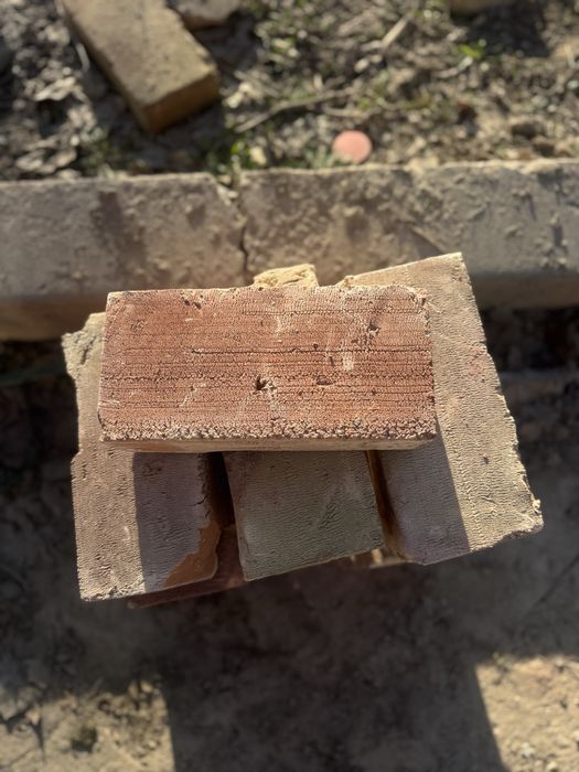 Красный кирпич