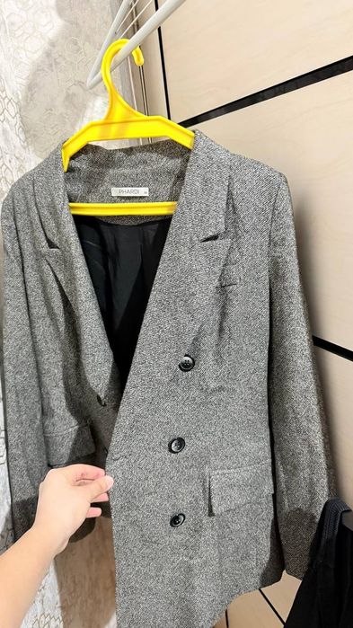 Новый  темно коричневый брюк от зары остальные б/у