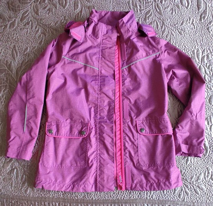 Демисезонная куртка-ветровка на девочку