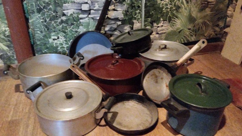 Кастрюли алюминиевые и эмалированные СССР.