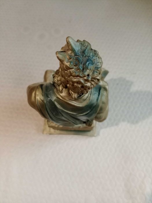 Елегантна декоративна статуетка на Нептун- Римският бог на моретата.