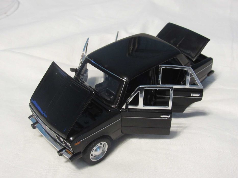 1/24 метални колекционерски колички Лада, Fiat UNO