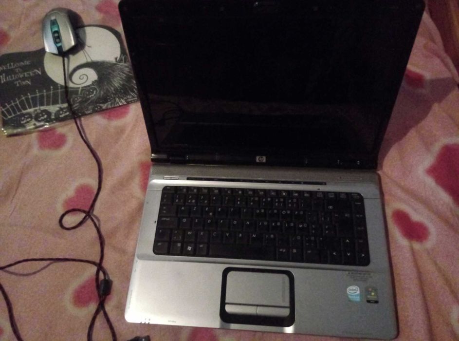 лаптоп 17 инча перфектен