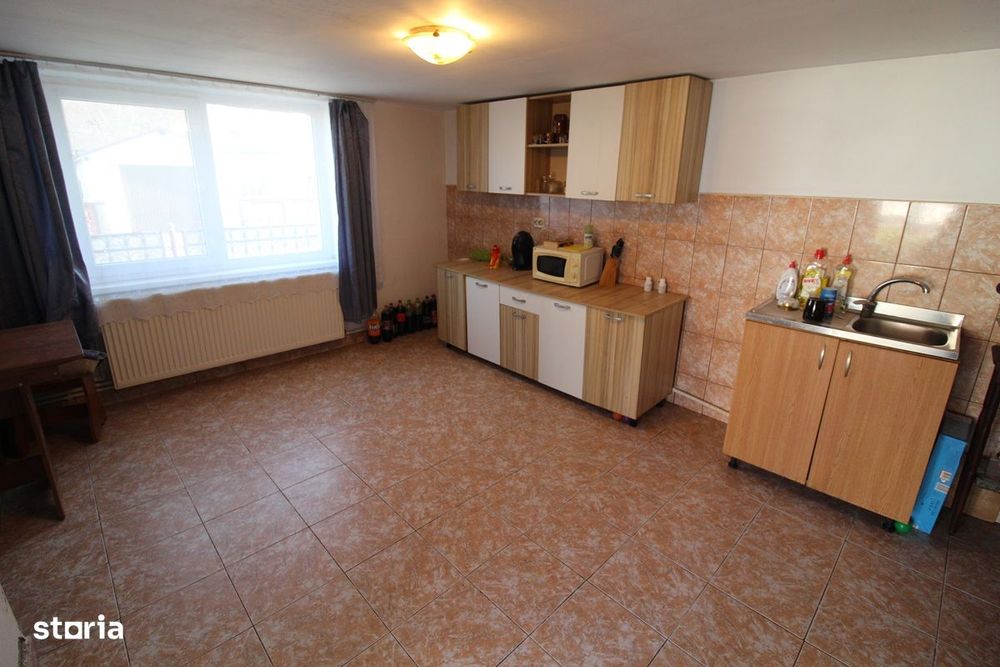 Vând proprietate cu 2 case în Peștișu Mare-Hunedoara, teren 2261mp...