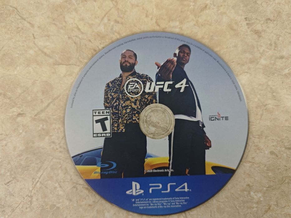 Продам Playstation 4
