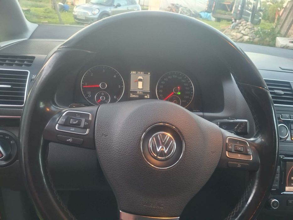 VOLKSWAGEN Touran 2011 — imagine 2