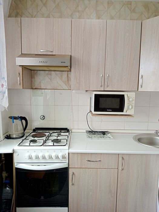 Сдаю - 2-х.ком.кв на 3мкр(Абая)