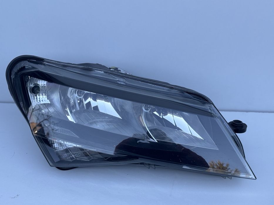 Far st /dr  Skoda Superb 3 2015-2020