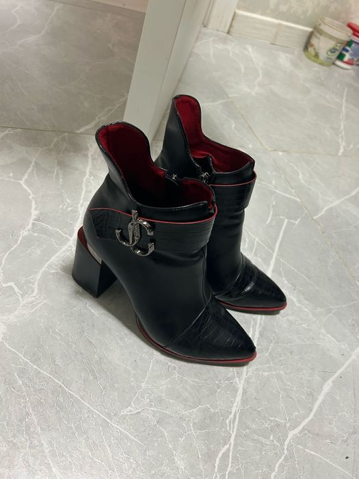 Аяу киім сатылады