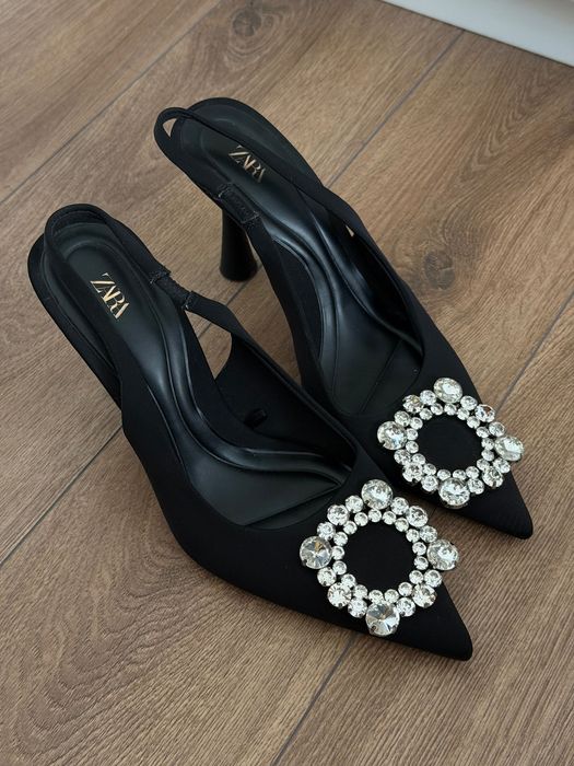 Черни токчета ZARA