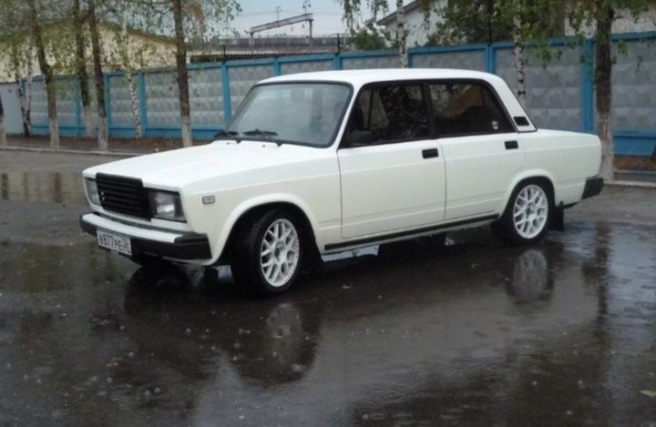 Продам ВАЗ 2107 по болтам